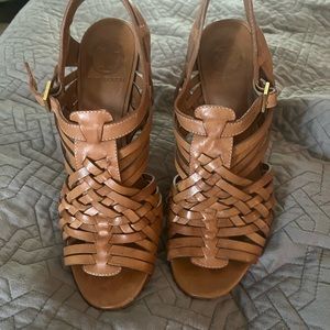 TORY BURCH $325 Nadia Tan woven leather logo detail huarache sandals heels 9M